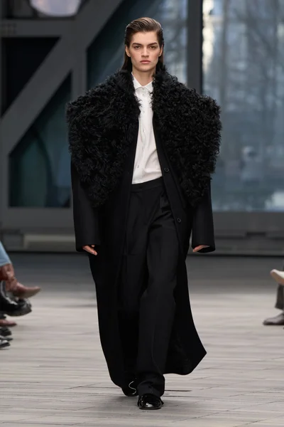 Look 1